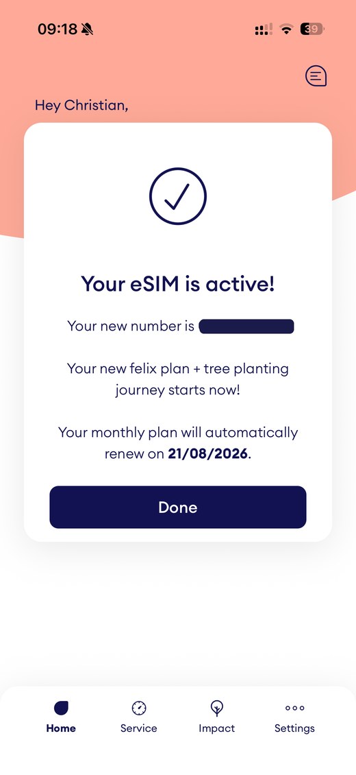 Screenshot der felix-Mobile-App nach erfolgreicher Aktivierung: 'Your eSIM is active!', die neue australische Nummer ist aus Datenschutzgründen geschwärzt, dazu der Hinweis, dass der Tarif am 21. August 2026 automatisch verlängert wird.